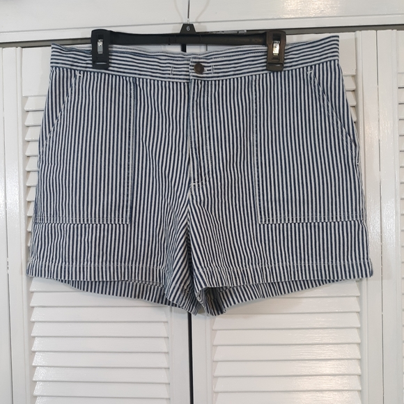 Newport News Pants - Newport news vtg pinstripe shorts 34 *8